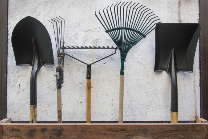 Wer in der Werkstatt genug Platz hat, kann auch seine Garten Werkzeuge übersichtlich befestigen. Das schafft Platz im Gartenhäuschen. (#6)