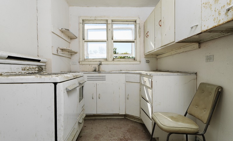 Das Modernisieren einer Küche werden meist fällig, wenn Teile der vorhandenen Küche zu alt geworden sind. (#02)