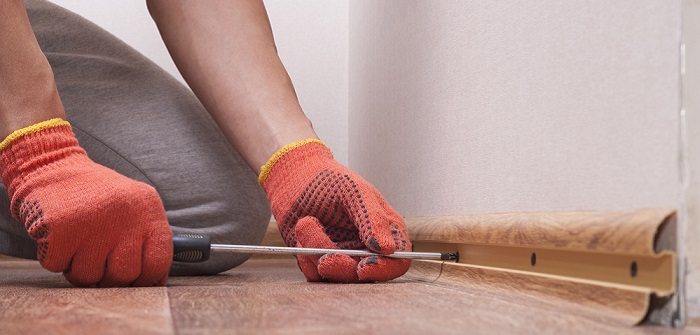 Fußbodenleisten kleben: Lieber einfach als umständlich ( Foto-Shutterstock:_Kuchina)