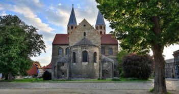 Halberstadt ist bekannt für seine reichen kulturellen Einfärbungen, zudem für seine beschaulichen Kirchen, Museen und Denkmäler.(Fotolizenz-shutterstock: German Globetrotter_)