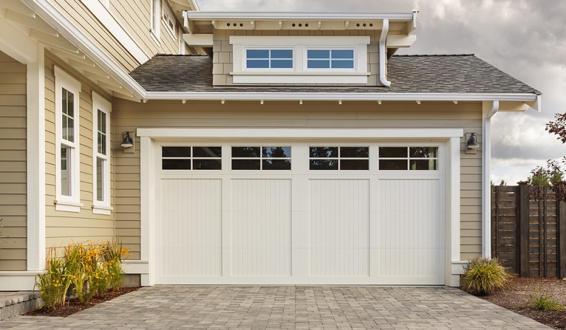 Bei der Planung einer Garage ist ein direkter Zugang zum Haus ideal ( Foto: Shutterstock- David Papazian)