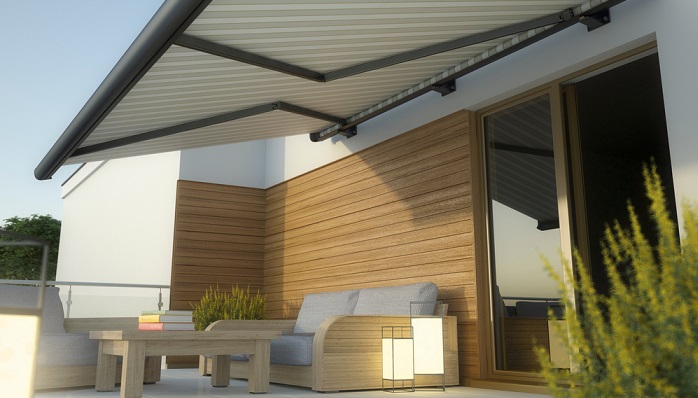 Große Terrassen können wunderbar mit einer Pergola-Markise beschattet werden. (Foto: Shutterstock- Studio Harmony _)