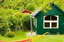 Das Gartenhaus und seine Vorteile: Kommt jetzt noch jemand ohne Gartenhäuschen aus? ( Foto: Shutterstock-Brinja Schmidt_)