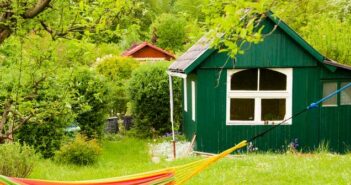 Das Gartenhaus und seine Vorteile: Kommt jetzt noch jemand ohne Gartenhäuschen aus? ( Foto: Shutterstock-Brinja Schmidt_)