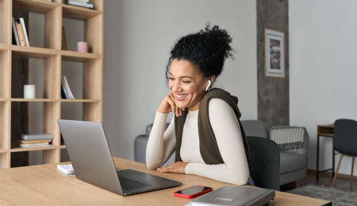 Um im Homeoffice effektiv arbeiten zu können, kommt es vor allem auf den Arbeitsplatz an. ( Foto: Shutterstock - insta_photos)