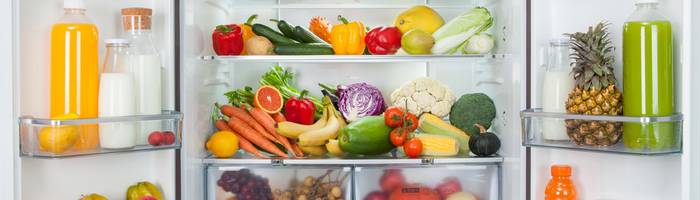 Wenn Sie den Kühlschrank weniger lange offen stehen lassen, schonen Sie die Umwelt. (Foto: AdobeStock - zhane luk)