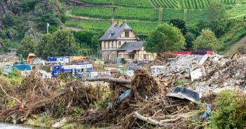 Schutz vor Unwetter: Elementarversicherungen und -sanierungen ( Foto: Adobe Stock - Dwl )