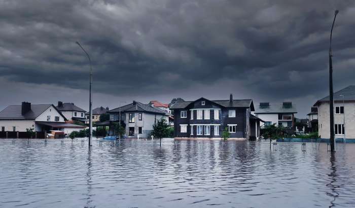 Überschwemmungen durch Regen oder über die Ufer tretende Flüsse. ( Foto: Adobe Stock - oobqoo )