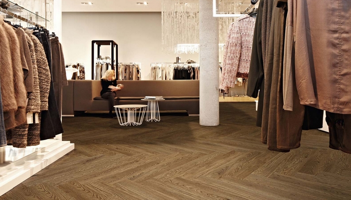 Vinylboden ist robust und widerstandfähig. Auf den Foto: Klick-Vinyl Allura Click Pro "60063 Waxed Oak" (Foto: Forbo Flooring GmbH)