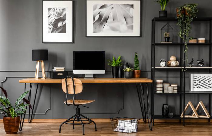 Auch wenn ein Laptop überall im Haus oder in der Wohnung genutzt werden kann, arbeitet es sich doch an einem großen Desktop-PC oft besser. ( Foto: Adobe Stock-Photographee.eu)