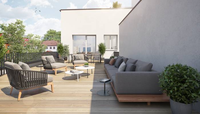 Hochwertigkeit ist auch bei den Terrassenmöbeln 2023 Trend. Rattanmöbel sind kaum noch vertreten, in diesem Jahr sind es vor allem Echtholzmöbel, die auf Balkon und Terrasse Einzug halten. (Foto: Adobe Stock-Jan)