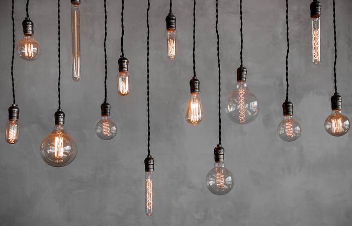 Mit einer Portion Kreativität und handwerklichem Geschick kann jeder seinen Wohnraum in ein stylisches Designer-Loft verwandeln. (Foto: Adobe Stock-Parilov)