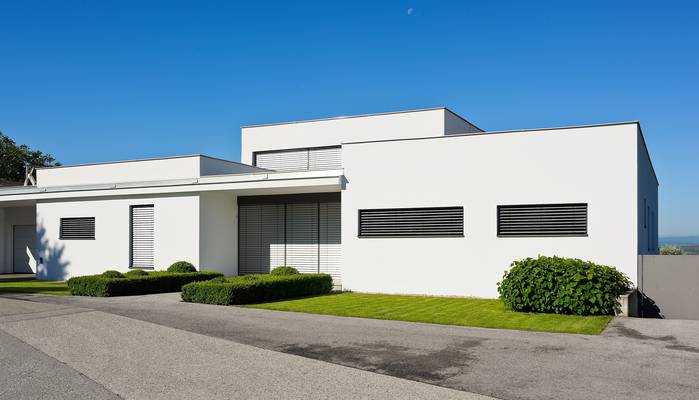 Bungalows werden meist mit großen Fensterfronten geplant. ( Foto: Adobe Stock- Ewald Fröch) 