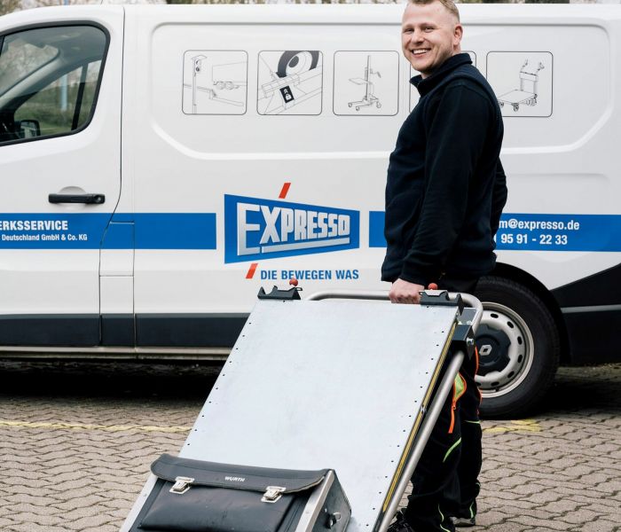 Mit dem MobiBench von EXPRESSO wird die Arbeit zum Vergnügen. Das multifunktionale Hebe-Senk-System mit Werkbank- und Sackkarrenfunktion ist der ideale Begleiter für alle, die flexibel und effizient arbeiten wollen. (Foto: EXPRESSO)