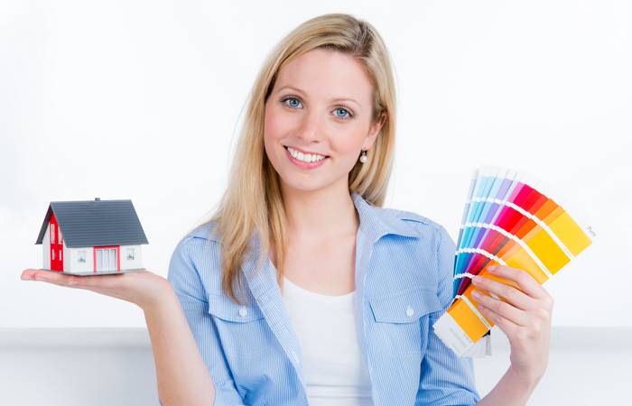 Setzen Sie auf ein qualitativ hochwertiges Produkt, mit dem ihr Haus gegen UV-Strahlungen, Feuchtigkeit sowie Smog gewappnet ist. Kaufen Sie außerdem ausreichend Farbe. (Foto: AdobeStock - 49333661 Racle Fotodesign)