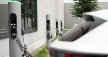 Effizientes Lastmanagement für E-Autos: Vermeidung von Netzüberlastung und (Foto: OMS Gruppe)