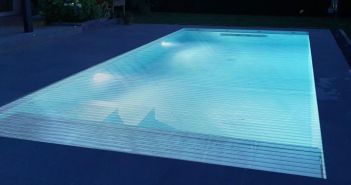 Individuell angepasste Poolabdeckungen für eine verlängerte (Foto: WaterBeck GmbH)
