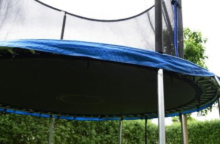 Die ideale Trampolinauswahl für sicheren Familienspaß im (Foto: Conny Kurz)