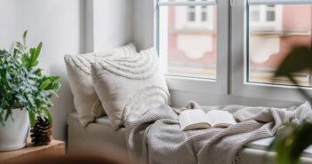 DIY-Projekt: Vom alten Kinderzimmer zur entspannten Leseecke (Foto: AdobeStock - brizmaker - 683865657)