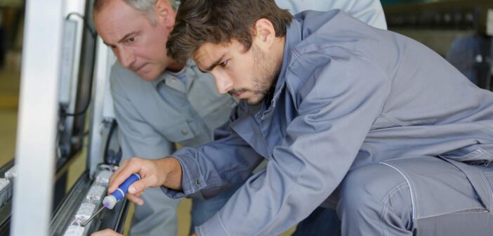 Fenster austauschen leicht gemacht: Worauf Heimwerker achten sollten Fenster austauschen leicht gemacht: Worauf Heimwerker achten sollten (Foto: AdobeStock - auremar - 214079034)
