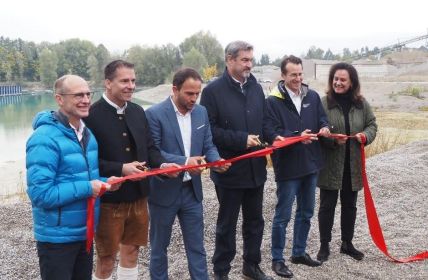 SINN Power als Gestalter im Team Energiewende Bayern ausgezeichnet Weltweit erste vertikal schwimmende PV-Anlage SKipp Float feierlich (Foto: SINN Power GmbH)